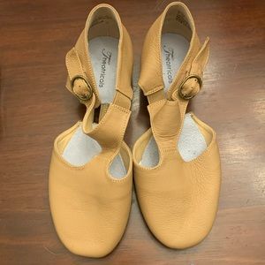 Brand new (with a flaw) never used. Size 7.0 Latin Rhythm dance shoe. Tan